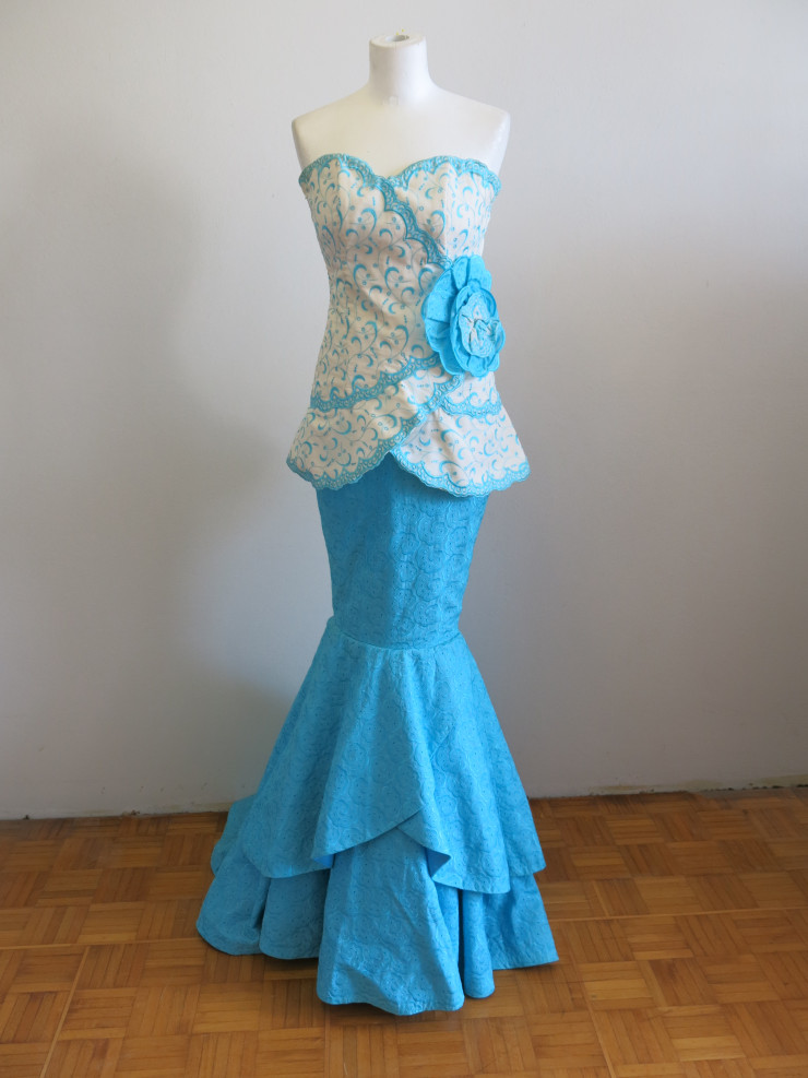 Stickereikleider-Sammlung